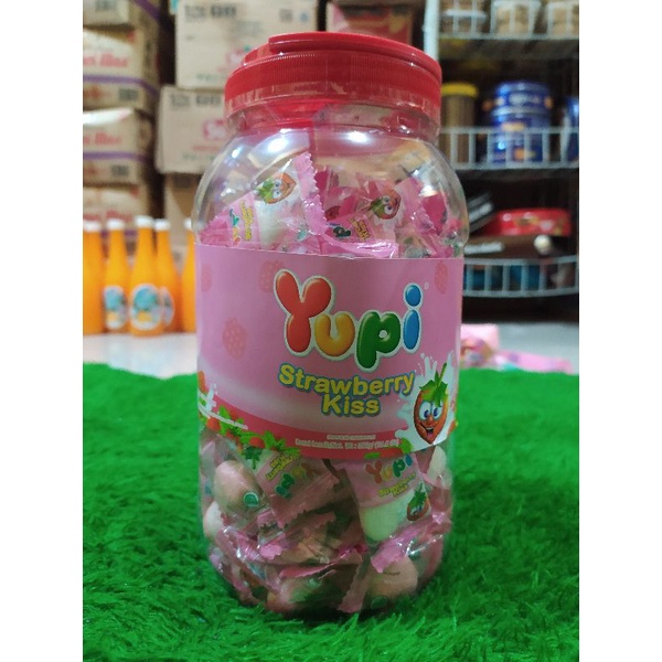 

yupi strawberry kiss toples