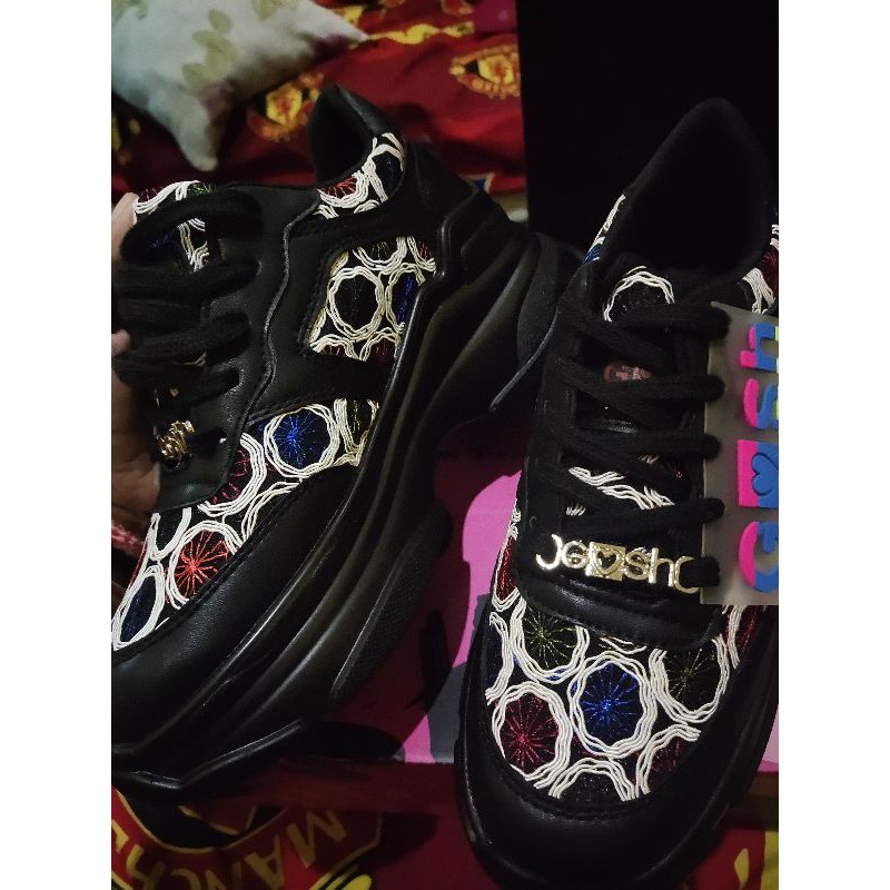 sepatu sneakers Gosh sendal Gosh sale Gosh preloved Gosh second