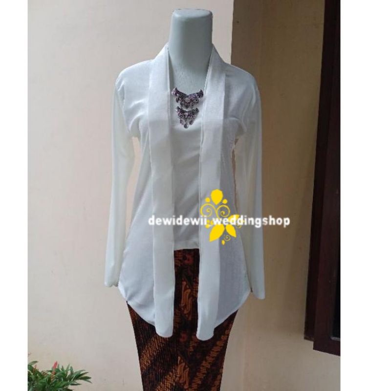 Baju Prewedding Adat Jawa, Nuansa Hitam Putih