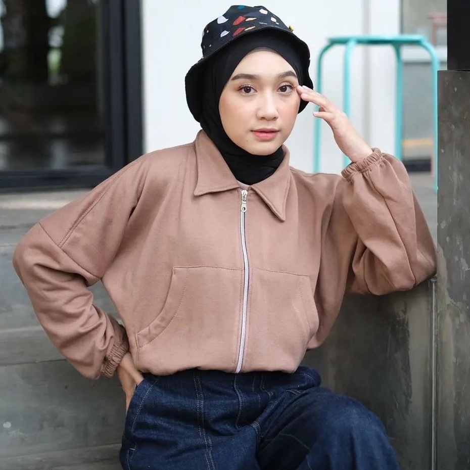 Vada Colar Crop - Jaket Crop Wanita