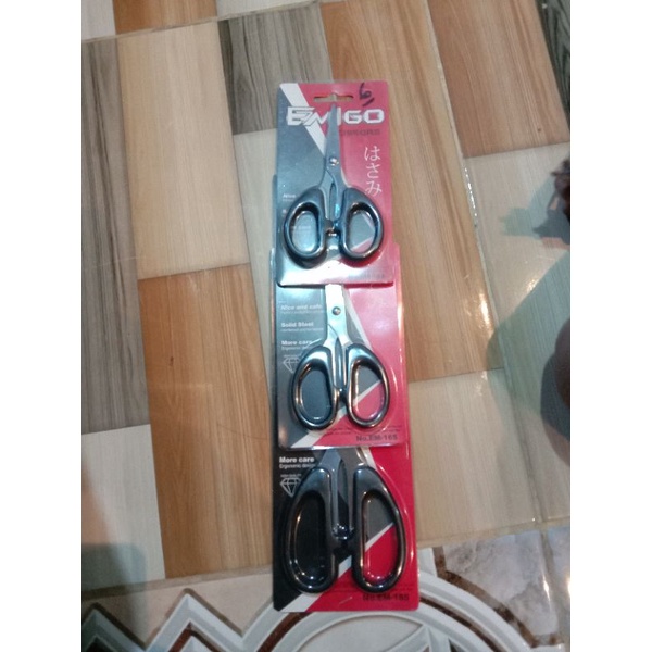 

1 set gunting (besar sedang kecil)