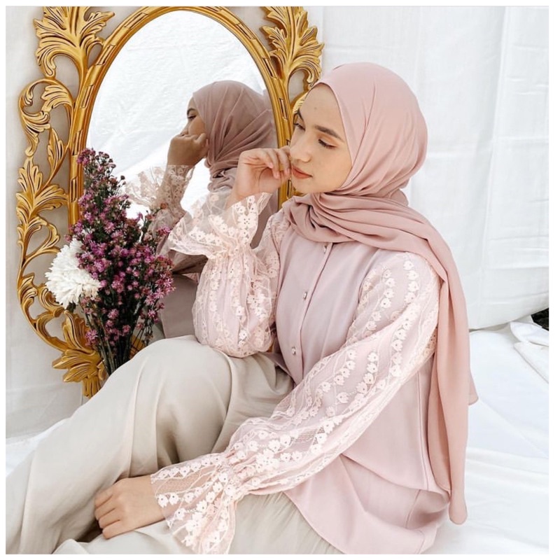 Diane blouse vanilla hijab