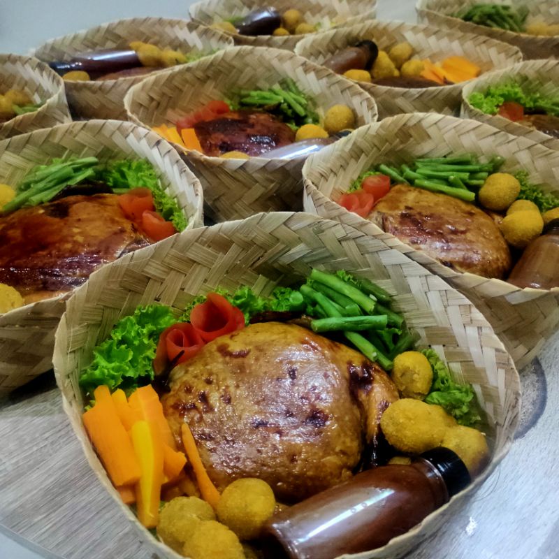 

Hampers Seserahan Ayam Kodok Panggang Lebaran Natal Christmas Birthday Hantaran Pesta Wedding Gift