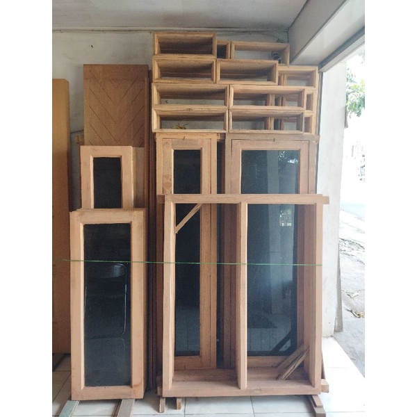 Daun Jendela Kaca Riben