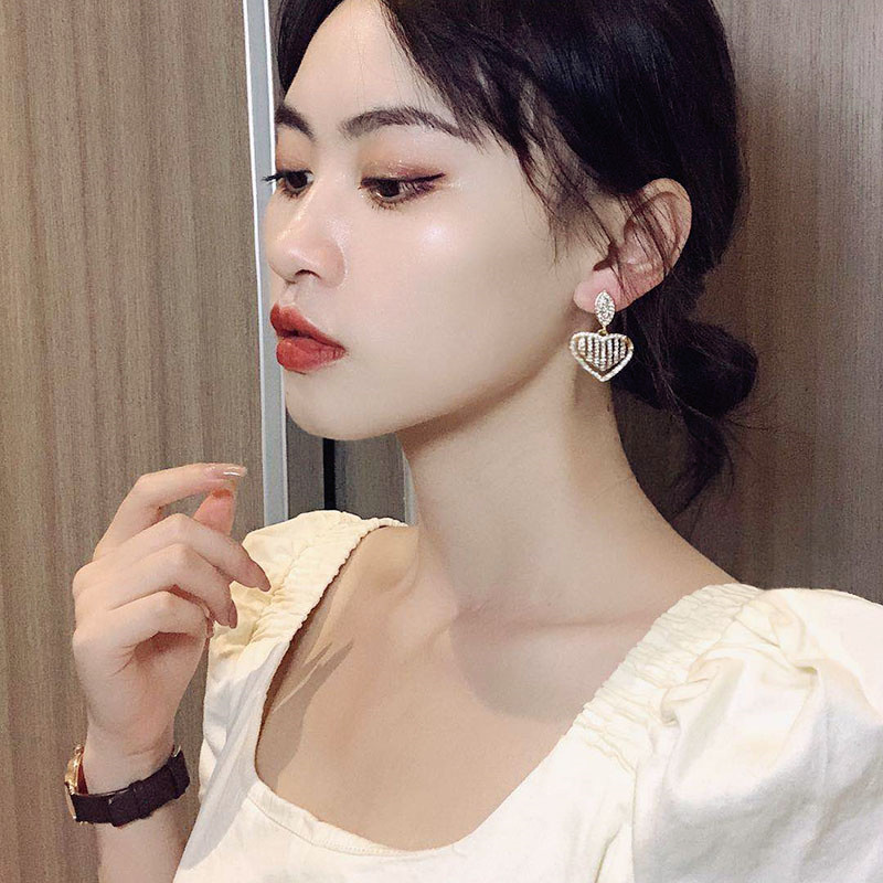 Anting Berlian Imitasi Bentuk Hati Model Hollow Untuk Wanita