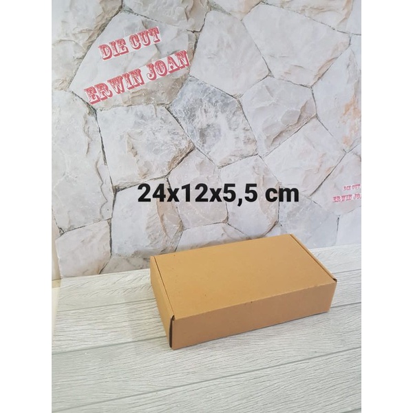 

Kardus Box uk. 24x12x5,5 cm Kotak Karton Die Cut ear loop EL