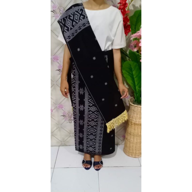 siap pakai rok lilit katun plus selendang motif Siantar