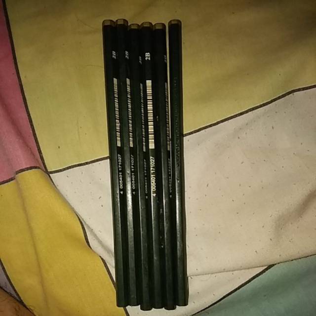 

Faber-Castell Pensil Ujian - 2B Castell 9000