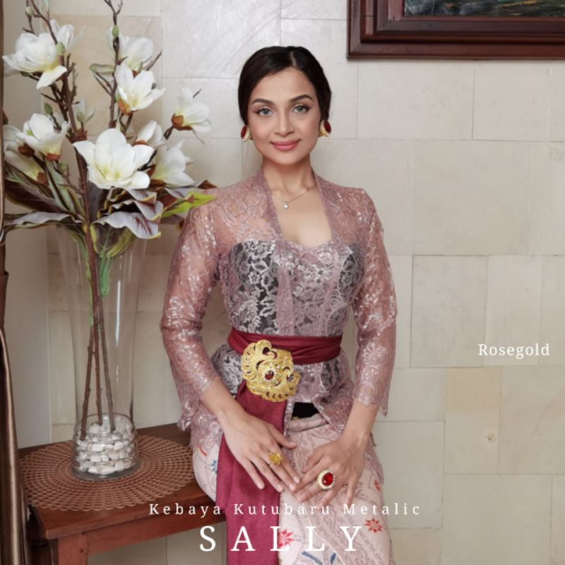 Kebaya Brokat Semi Metalik Sally