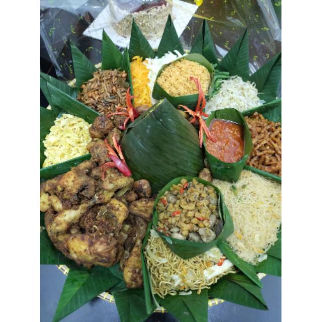 

Nasi tumpeng