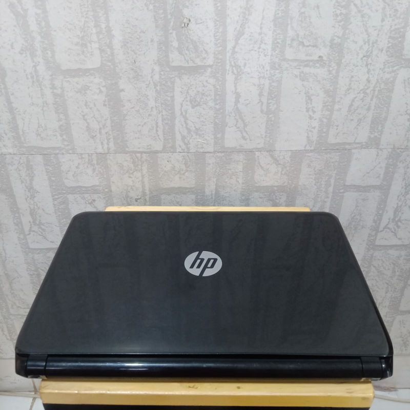 Laptop Hp 14-g102AU Amd A4-5000 Vga Amd Radeon HD 8330 Ram 4GB HDD 500GB Windows 10 Layar 14 inc siap gaming editing dll