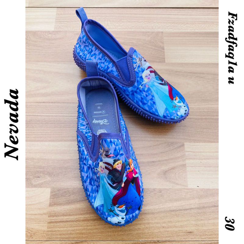 sepatu nevada biru