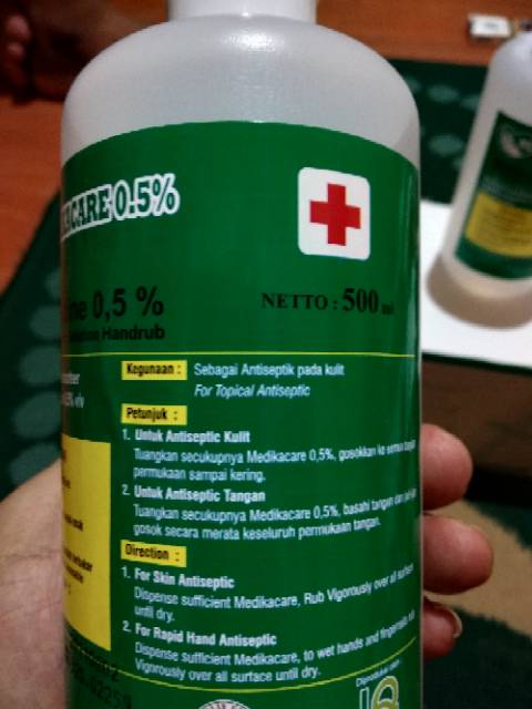 Hand Sanitizer Medikacare 500 ML Klorhexidine 0,5% Antiseptic Handrub sebagai Antiseptic kulit