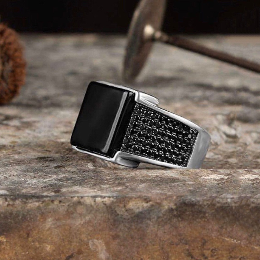Cincin Titanium Steel Silver Hias Batu Agate Hitam Gaya Punk Untuk Pria