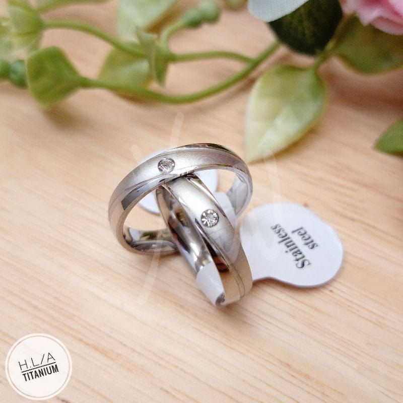 Cincin titanium couple motif mata berlian anti karat bisa dipakai mandi tidak luntur elegan