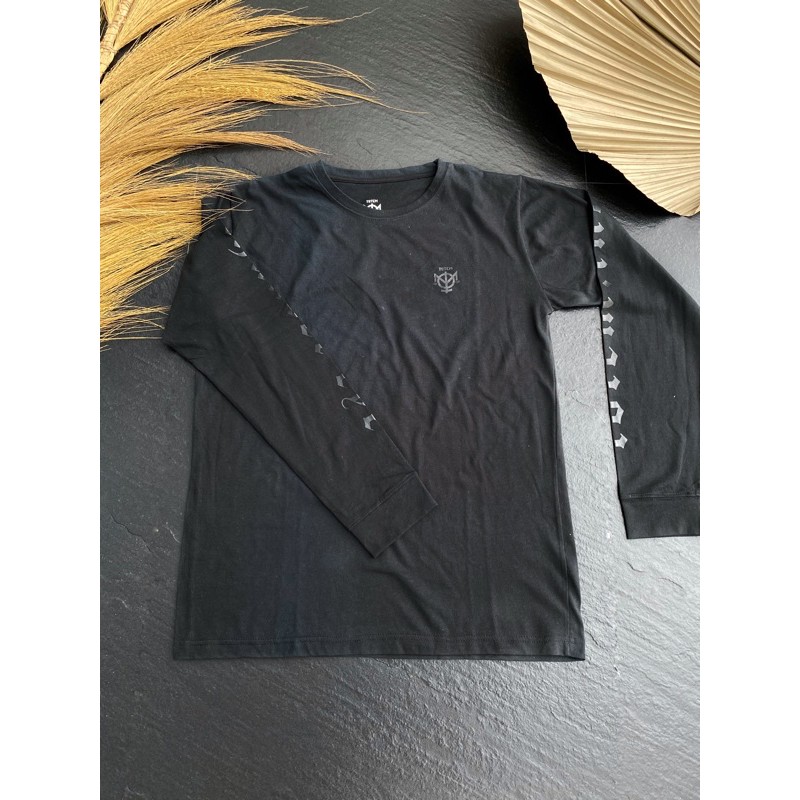 Kaos Atasan Cowok Lengan Panjang warna hitam