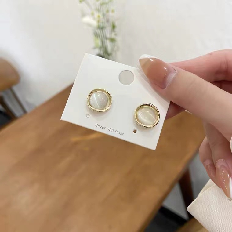 Anting Tusuk Bentuk Bulat Bahan Kaca Gaya Retro Korea Untuk Wanita