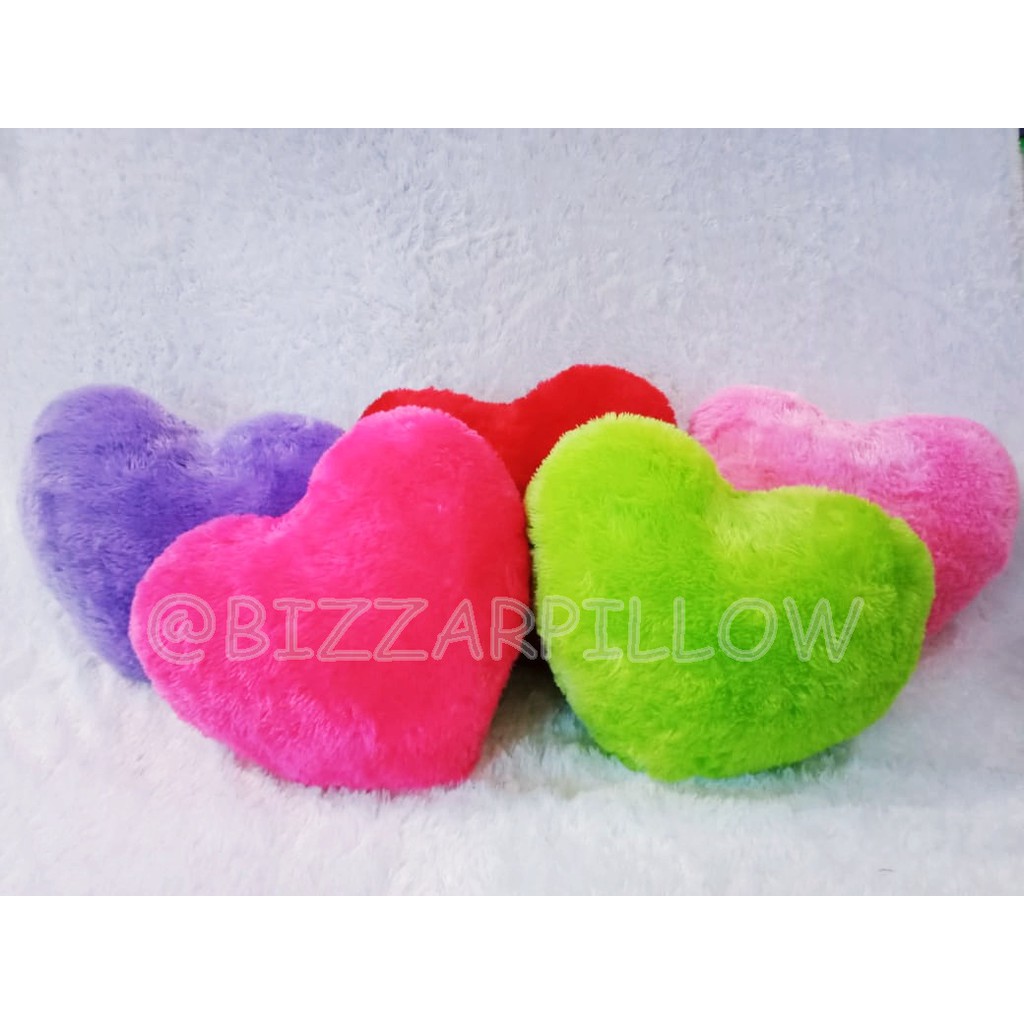 Bizzarpillow Bantal Sofa Bulu Rasfur Bentuk Love BZ218