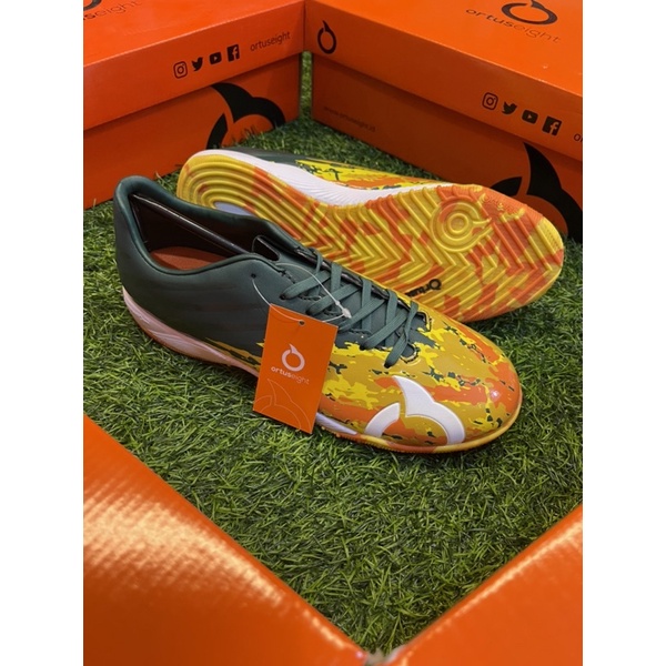 Sepatu futsal Catalyst Chimera