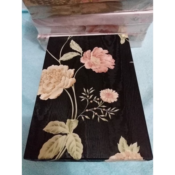 

Box Kotak kado mewah lapis wallpaper 3D ( Motif Timbul) Gift box Ukuran 27 x19 tinggi 5cm