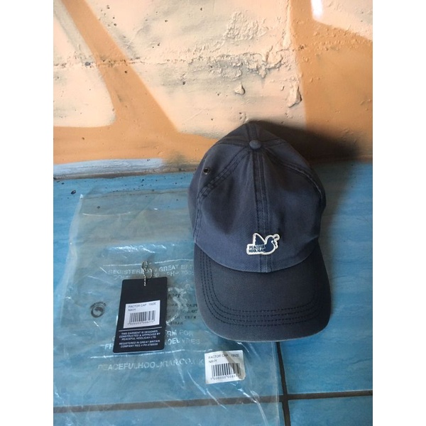 caps peaceful Hooligan