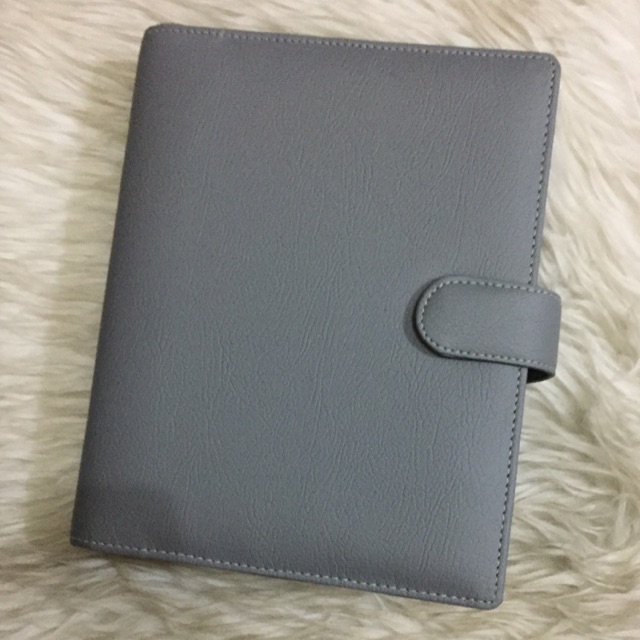 

Binder Kulit Polos Abu abu tua A5/20 Ring