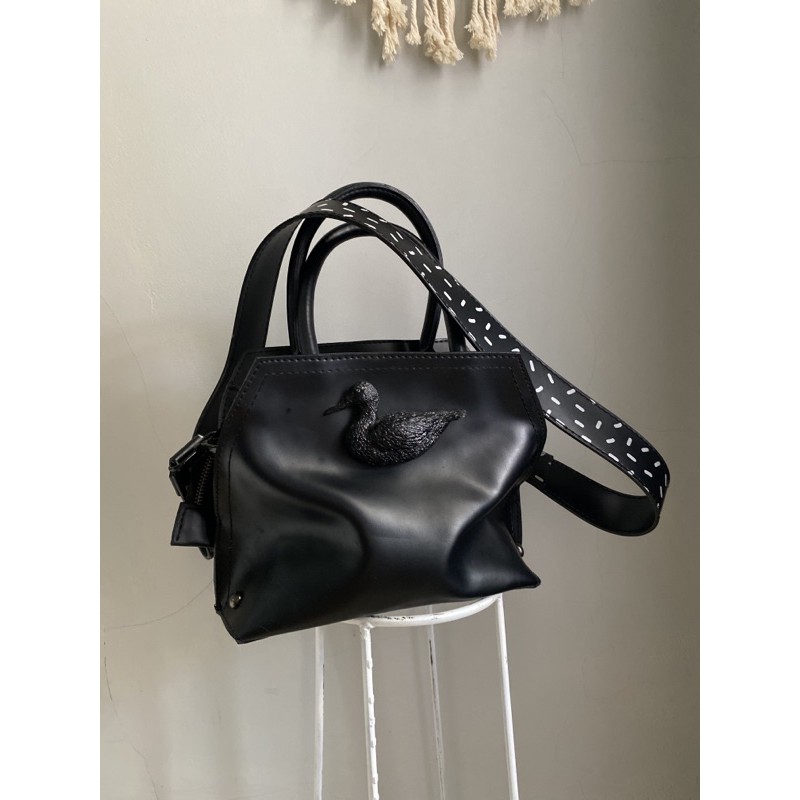 Preloved Mannequin plastic Duckling Dash Black Bag (local brand) Tas Wanita Kulit Sintetis Tas Unik