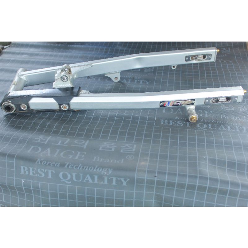 swing arm QTT ninja rr mounting atas