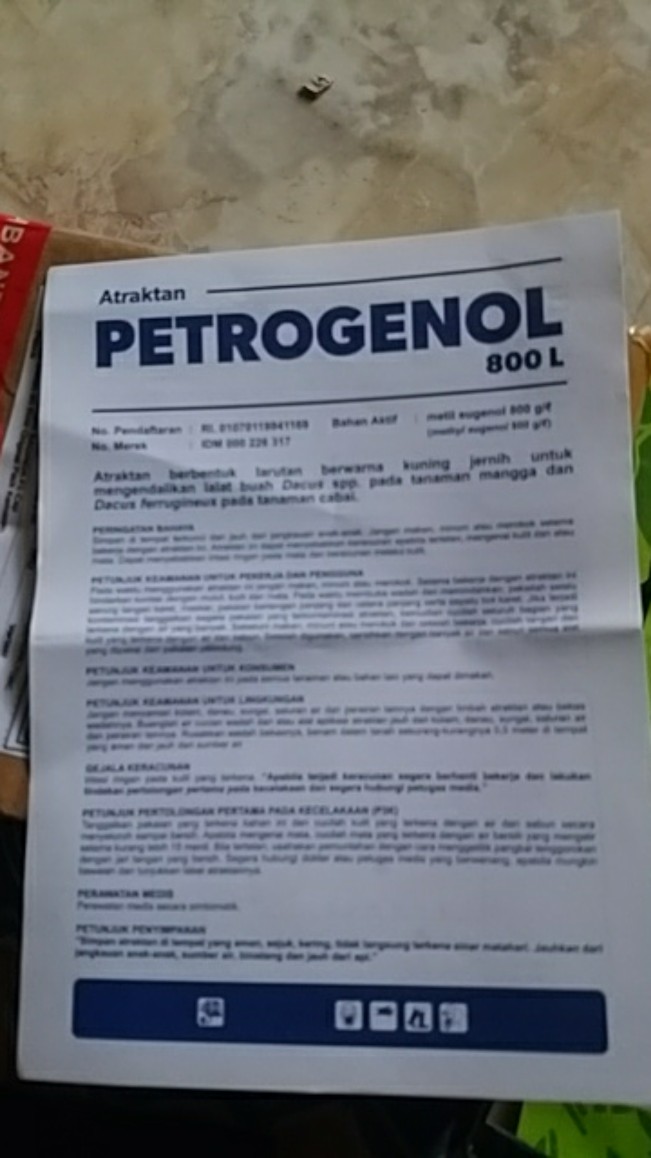Petrogenol Atraktan 800l Isi / Volume 5 Ml Obat Perangkap Lalat Buah