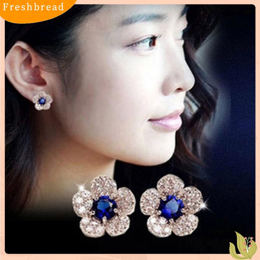 Fresh| Anting Stud Bentuk Bunga Aksen Berlian Imitasi Bahan Alloy Untuk Wanita