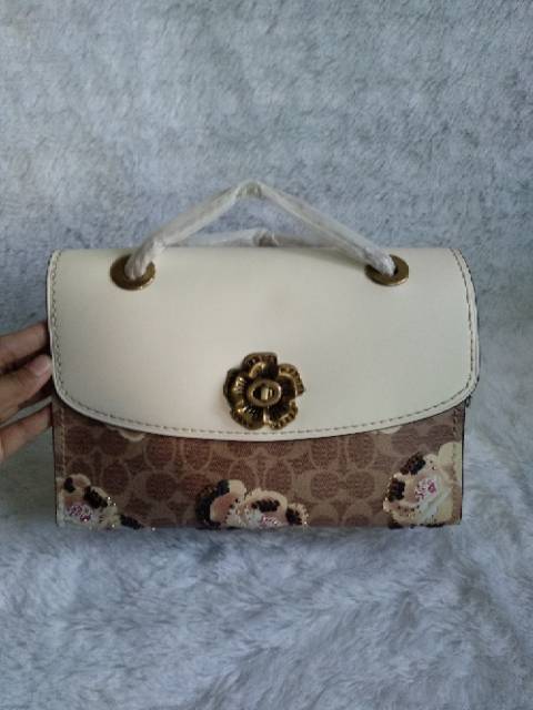 Tas coach Parker in signature canvas with embellished floral print