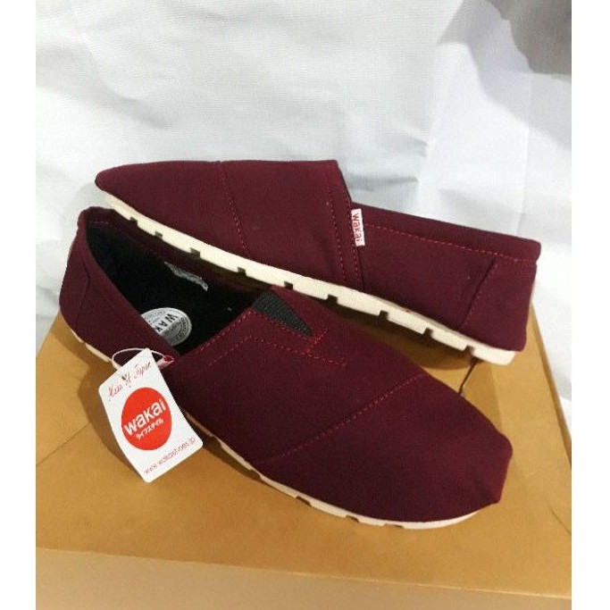 sepatu Wakai merah marun slip on pria original