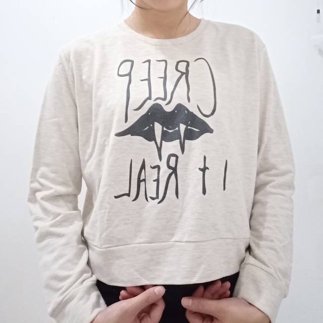 Sweater colorbox model crop
