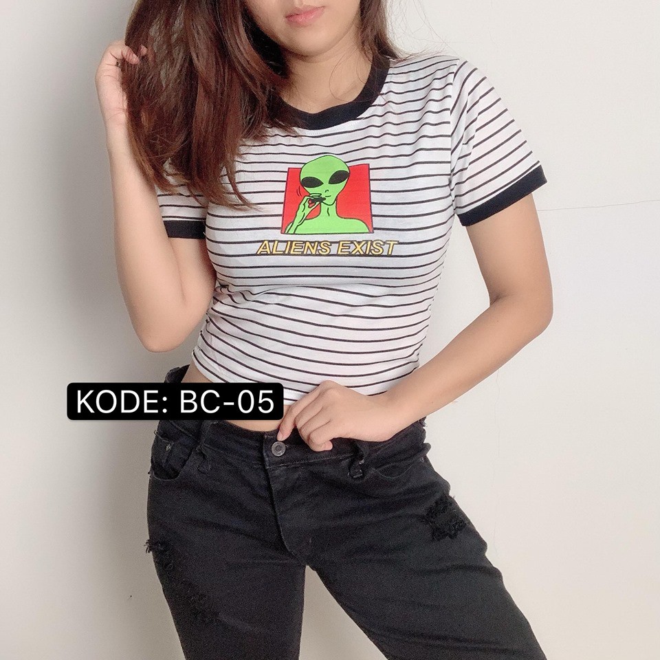 GOMERCLOTHING | ALIENS EXIT STRIPED CROP TOP - KAOS WANITA SALUR
