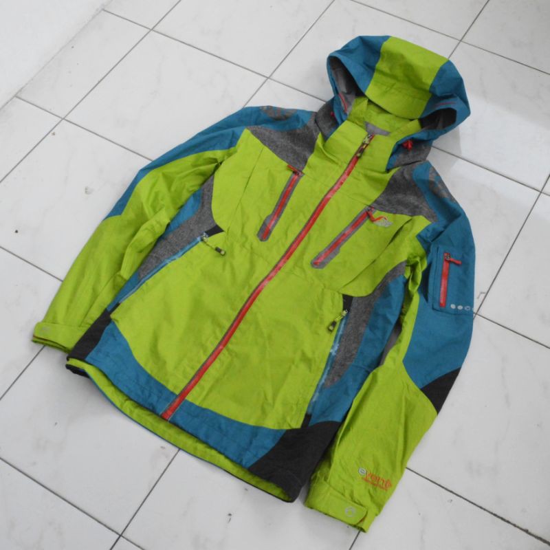 Jaket Outdoor Lowe Alpine Gunung