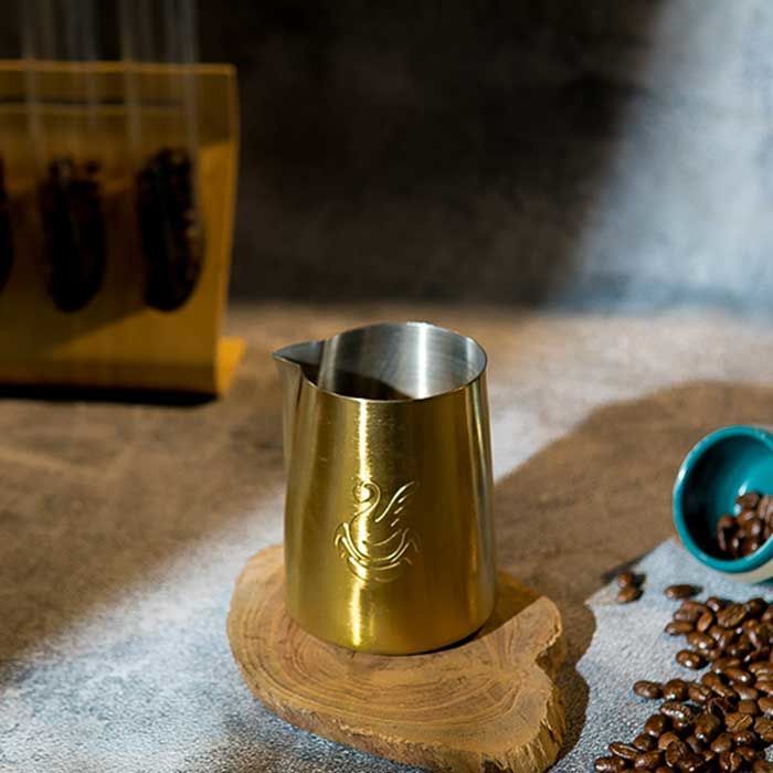 Jibbi Jug - Magic 420ml (Gold Matt + Silicone Black)-1