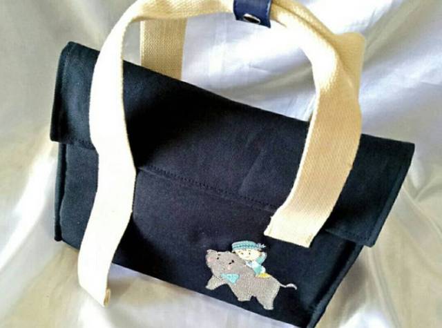 Tas totebag custom nama dan gambar