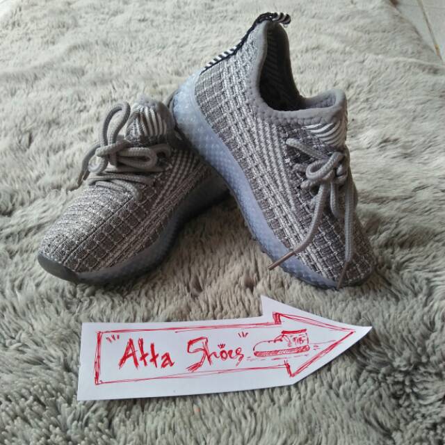 Sepatu bayi dengan LED (sepatu nyala)