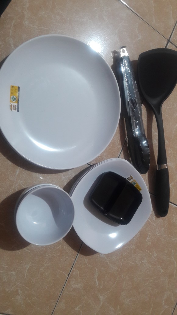 P1008 Piring Melamin Bulan 8 Inc Putih Golden Dragon