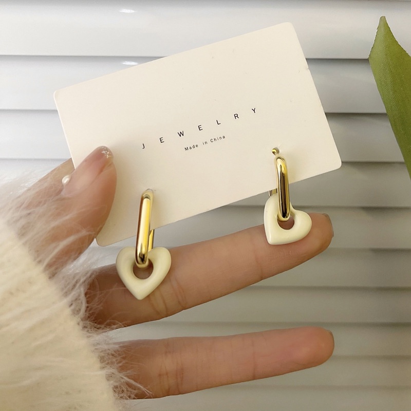 Anting Bentuk Hati Bahan Metal Gaya Retro