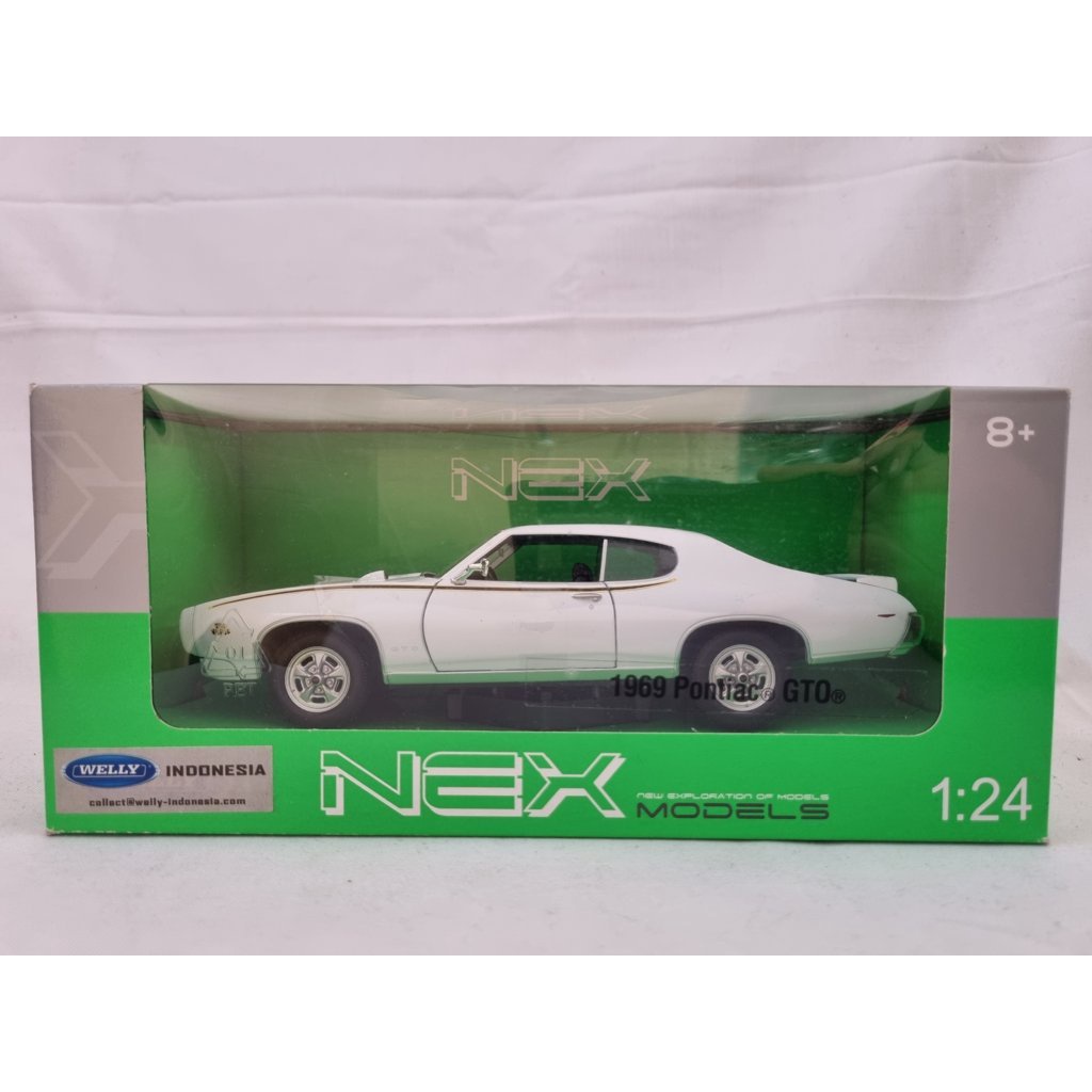 Diecast Welly mobil 1969 Pontiac GTO Putih skala 1:24. classic sport