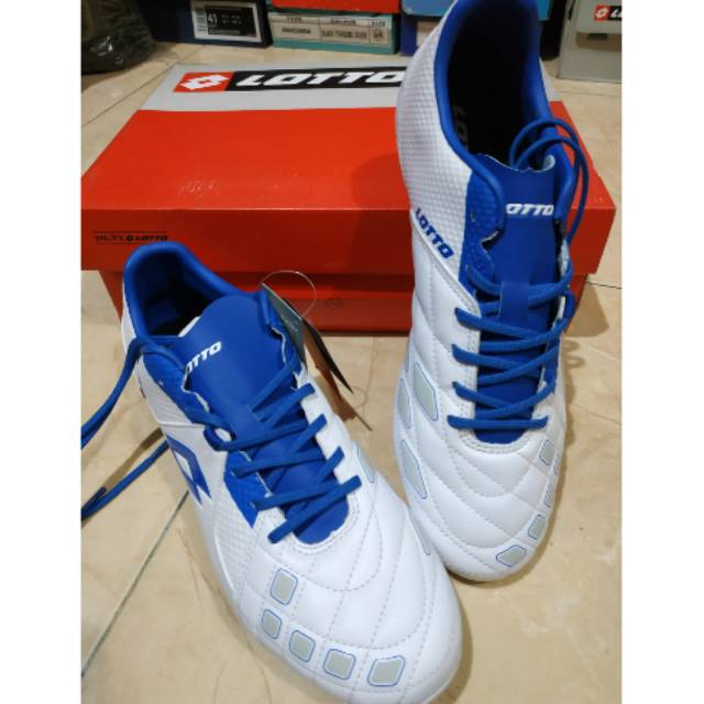 sepatu bola LOTTO SQUADRA