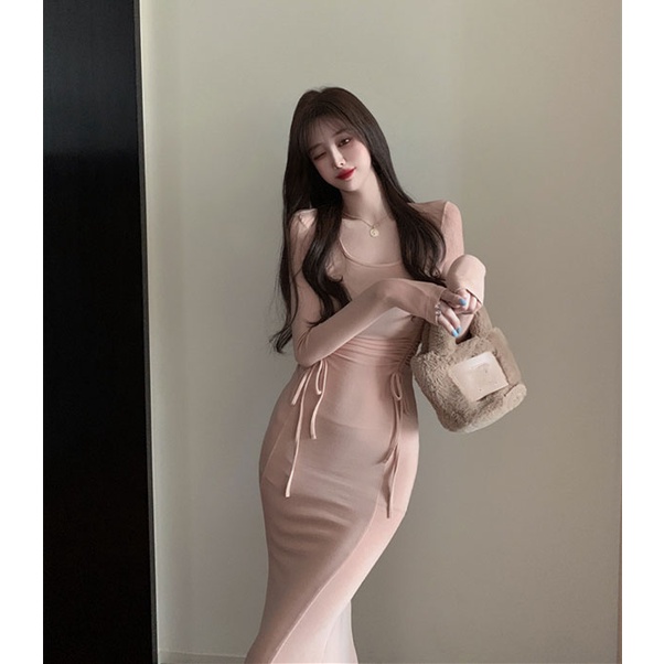 Gaun Wanita 2022 Musim Semi Baru Versi Korea Hitam Retro Lengan Panjang Temperamen Slim Mid-length Fishtail Rok Pasang