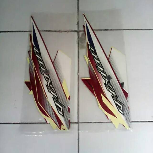 Striping Vixion new 2014 merah