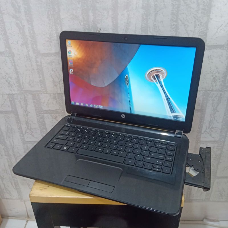 Laptop Hp 14-g102AU Amd A4-5000 Vga Amd Radeon HD 8330 Ram 4GB HDD 500GB Windows 10 Layar 14 inc siap gaming editing dll