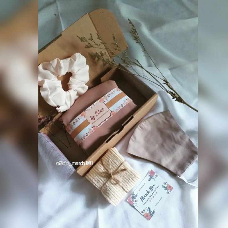 

Hampers hijab pashmina/gift box/kado anniversary wedding birthday graduation parsel lebaran