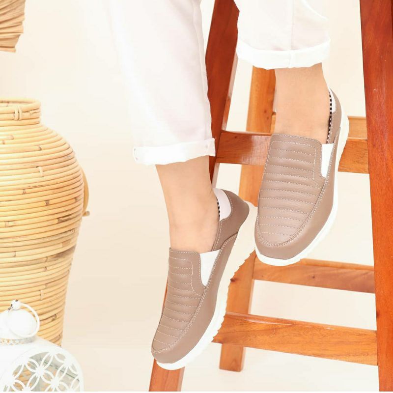 Sepatu Sport bahan Kulit Asli