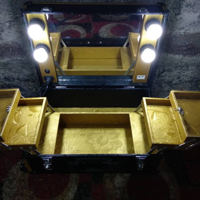 Beautycase Atau Koper Make Up 4 Lampu Black Gold