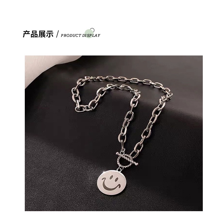 Kalung Rantai Liontin Smiley Bahan Titanium Steel Gaya Hip Hop Vintage