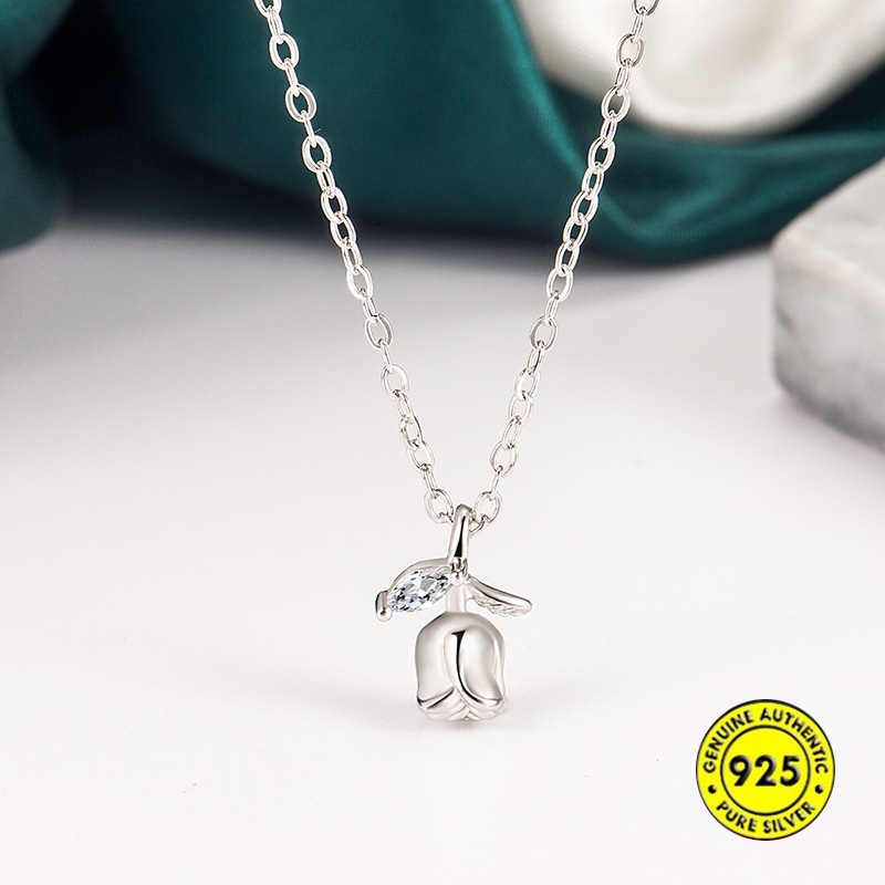 Kalung Rantai Klavikula Desain Mawar Tulip Aksen Berlian Kilau Untuk Wanita